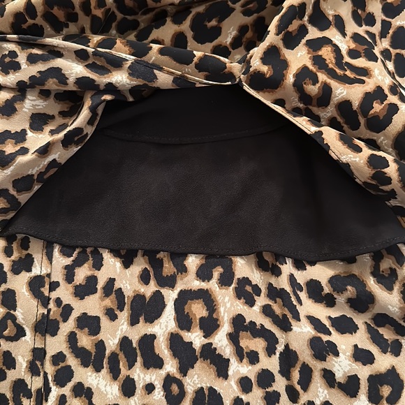 Leopard Veronica Beard dress sz 4! Fully lined, Hidden zippers buttons. Worn 1x - Picture 8 of 8